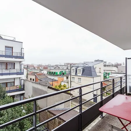 Very Bright 66m With Balcony Appartement Aubervilliers